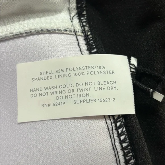 Liz Claiborne Black & White Paisley One Piece Swimsuit Size 12 Tummy Control - Picture 4 of 4